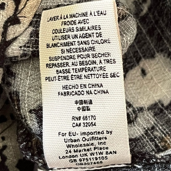 Free People All The Right Ruffles Wrap Floral Romper In Raven Combo Size L Boho - Picture 12 of 16